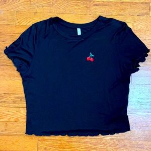 Black cropped tee